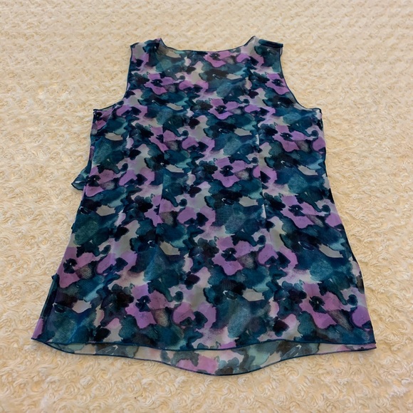 🌸3/$20 - LOFT floral tiered ruffle top/shell - Picture 3 of 3